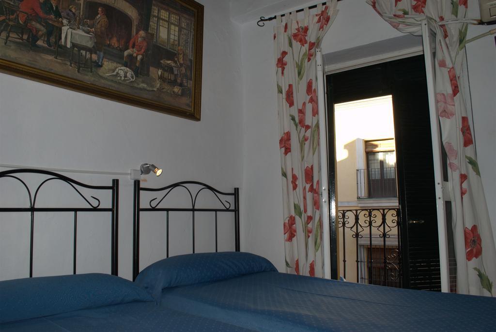Pension Santa Maria La Blanca Sevilla Eksteriør billede