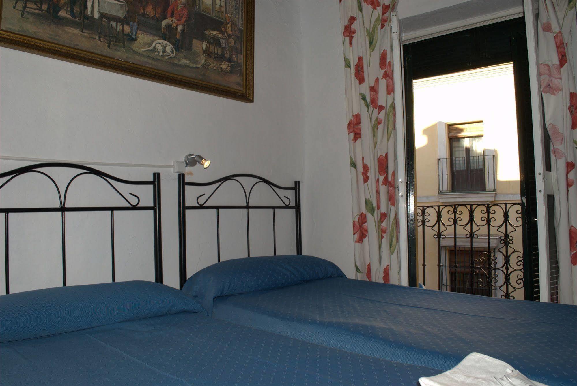 Pension Santa Maria La Blanca Sevilla Eksteriør billede