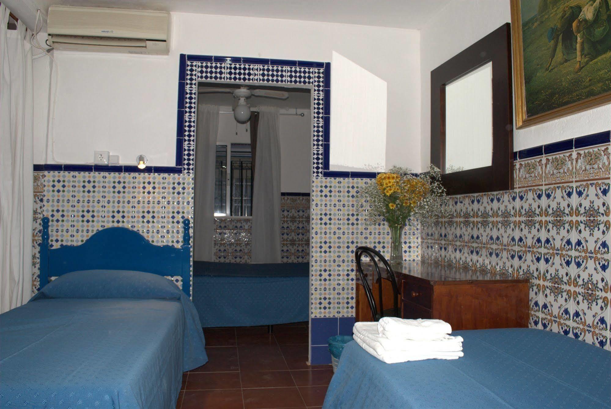 Pension Santa Maria La Blanca Sevilla Eksteriør billede