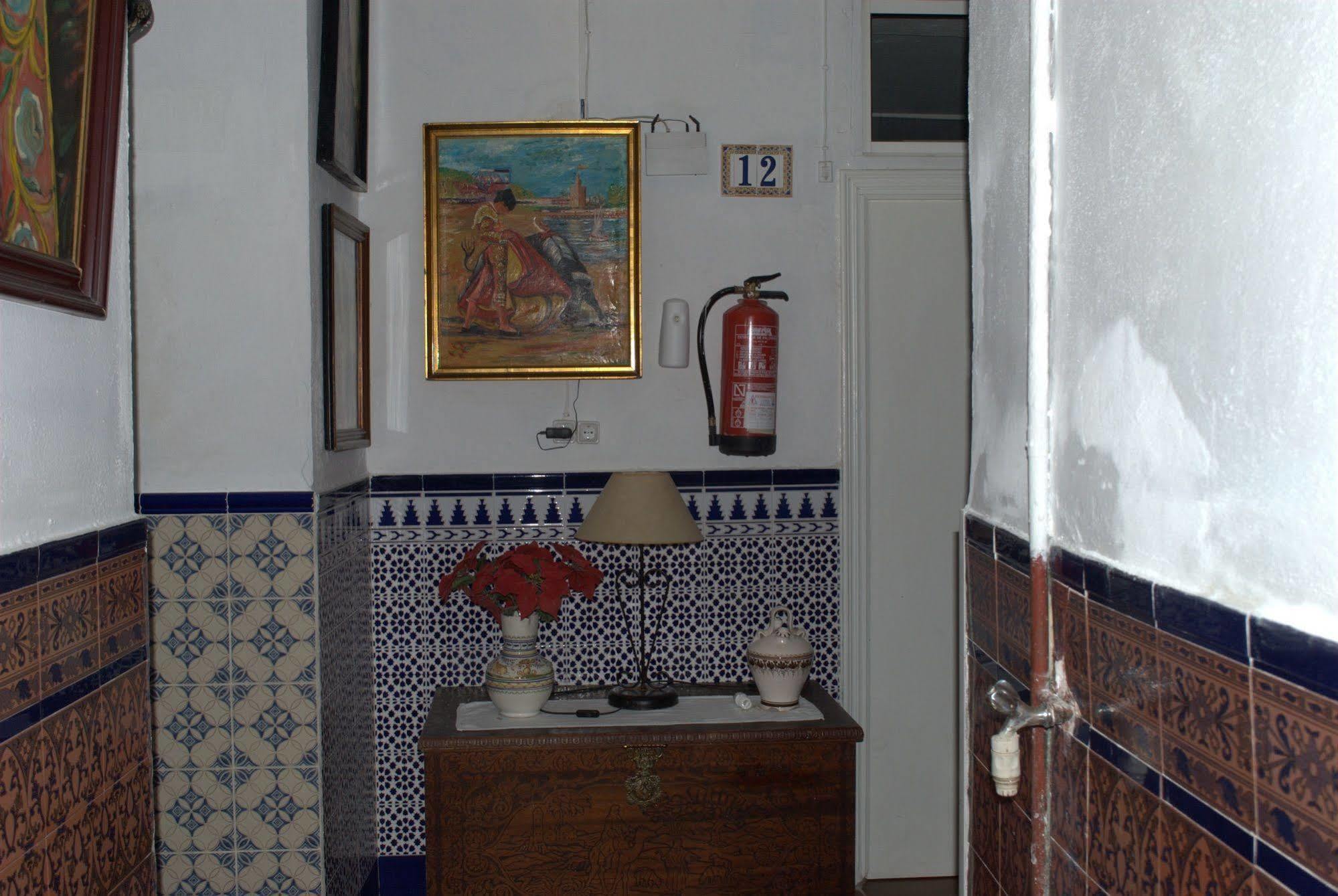 Pension Santa Maria La Blanca Sevilla Eksteriør billede